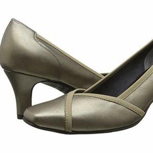 ROSE PETALS PUMPS SHOES 9.5 WIDE